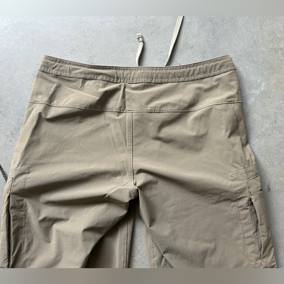 Mountain Hardwear Zip Off Travel & Hiking Pants - size 4 & 6 - Picture 5 of 8